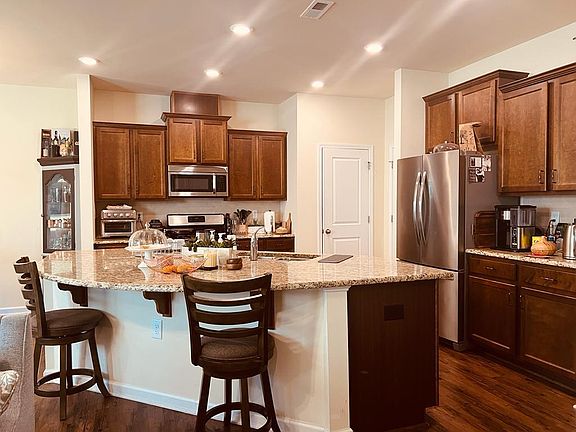 Kitchen - Upgrades include Granite Countertop, cupboards, stainless steel appliances...