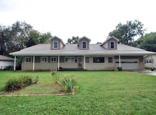 1951 S Link Ave, Springfield, MO 65804