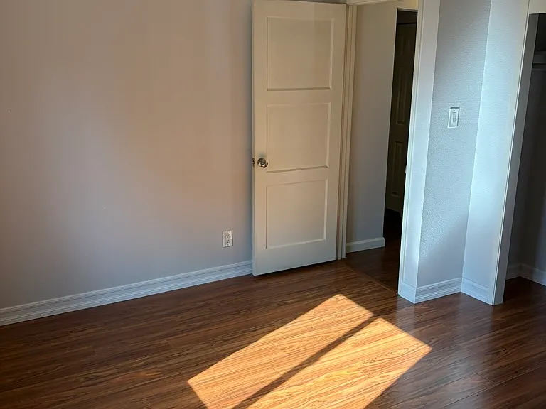 899 Douglas St — Photo 22