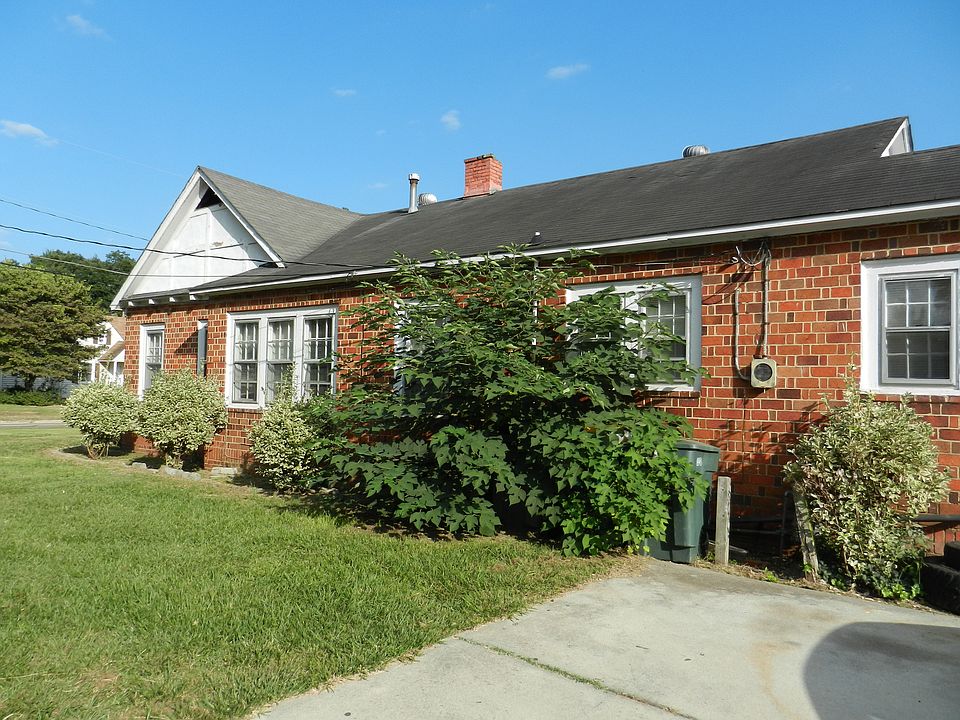 2nd image of 303 Carthage Rd