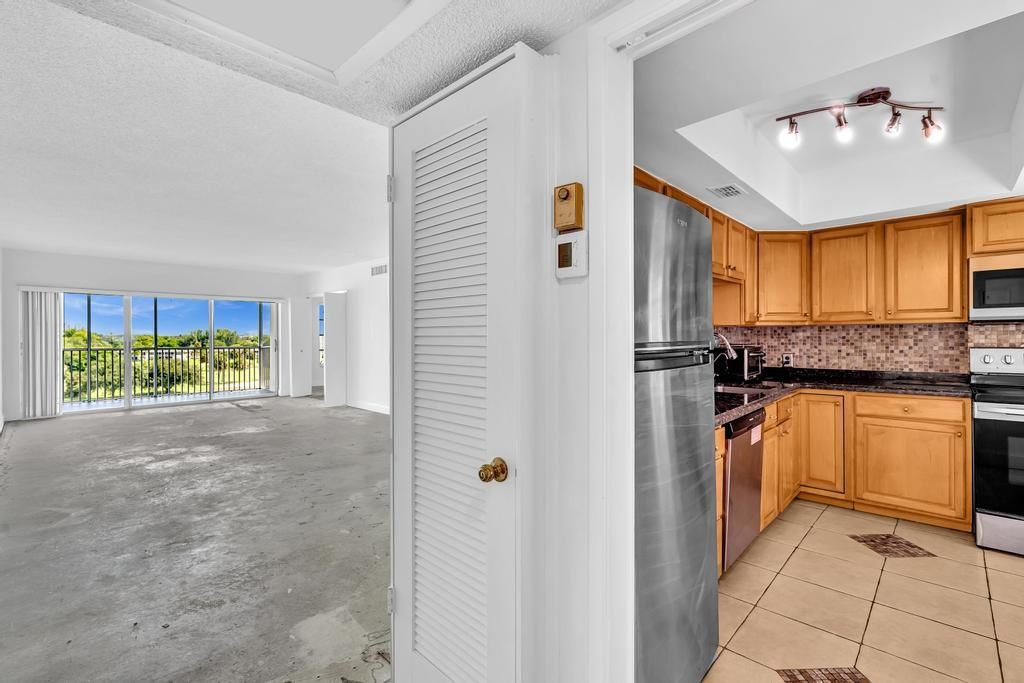 2950 N Palm Aire Drive #607, photo 8