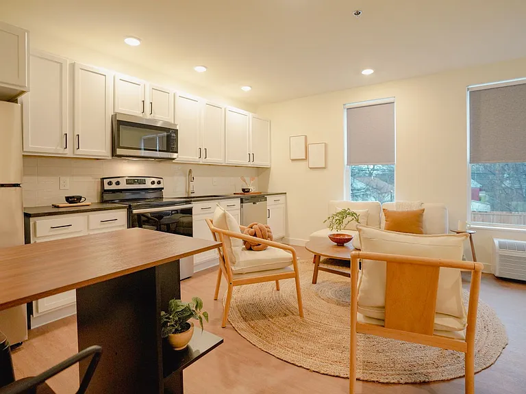 476 Taylor Apartments — Photo 33