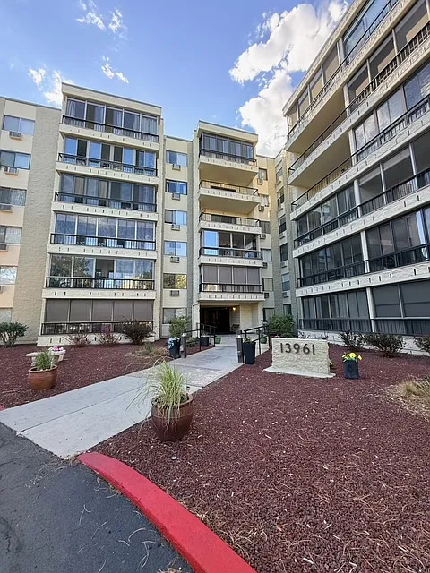 S Marina Dr