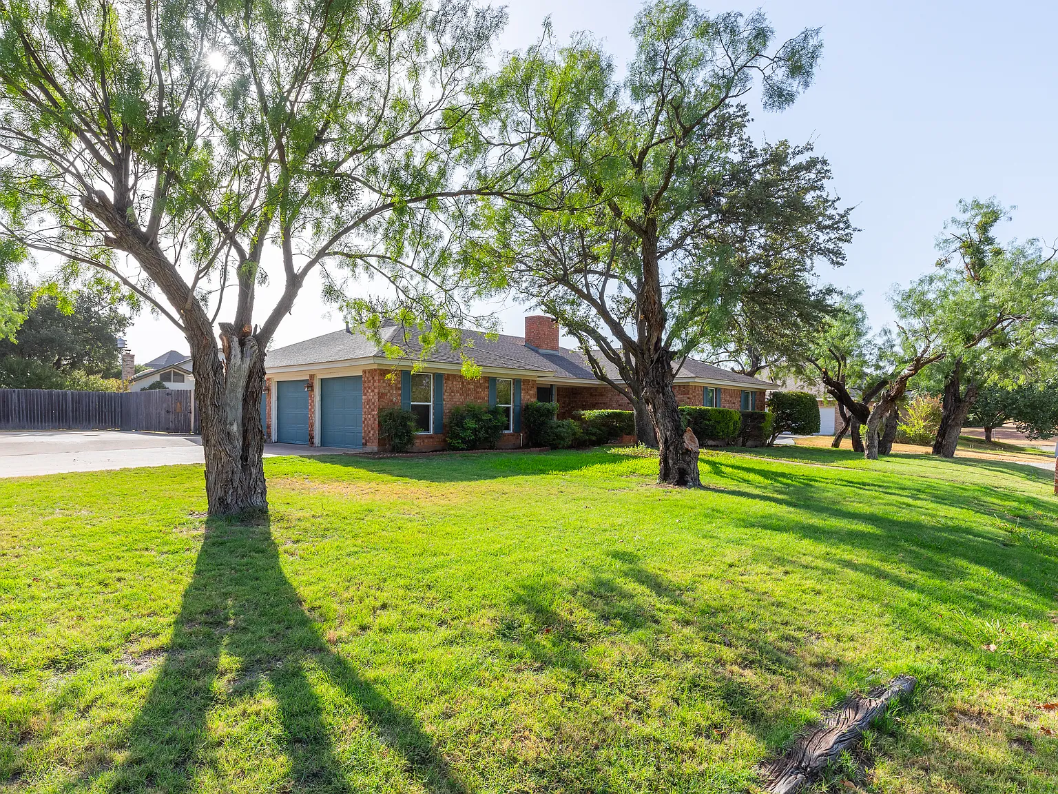 4 bed, 2290 sqft, $3,100 — Photo 3
