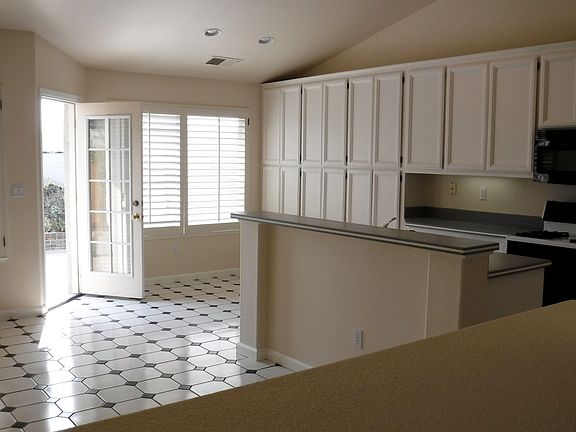 5th image of 86 Driftwood Cir