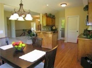 8408 N Elmwood Ave, Kansas City, MO 64156