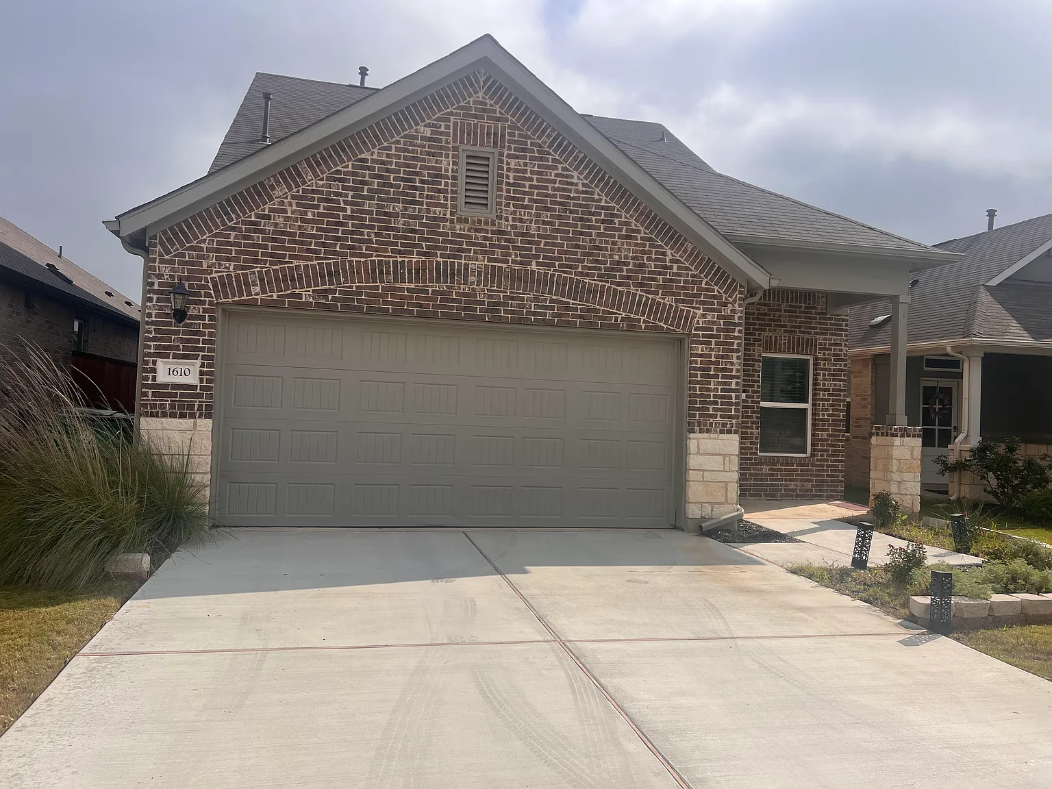 3 bed, 1914 sqft, $2,350 — Photo 2