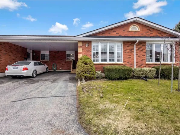 20 Courtland Dr #14, Brantford, ON N3R 7Y2