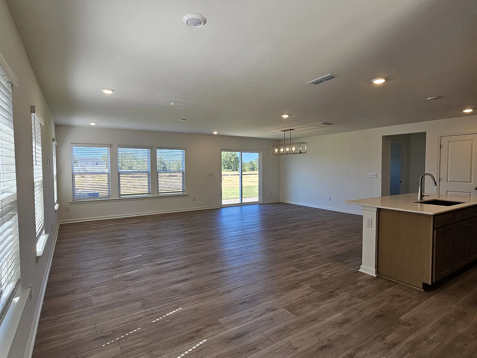 4 bed, 1844 sqft, $2,150 — Photo 2