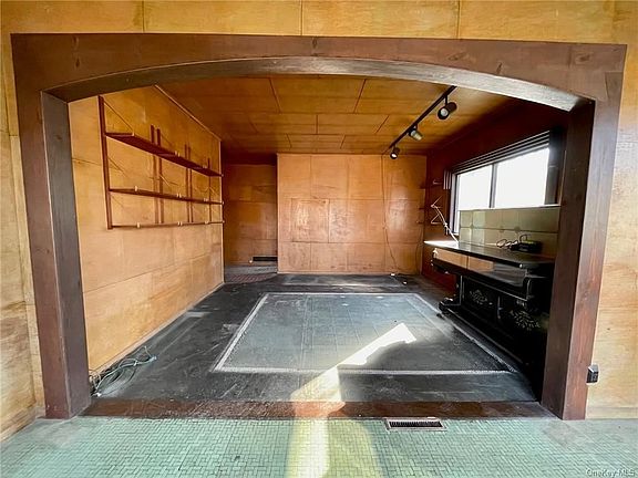 3rd image of 17 Hillcrest Dr