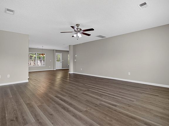 3rd image of 1016 Deerberry Rd