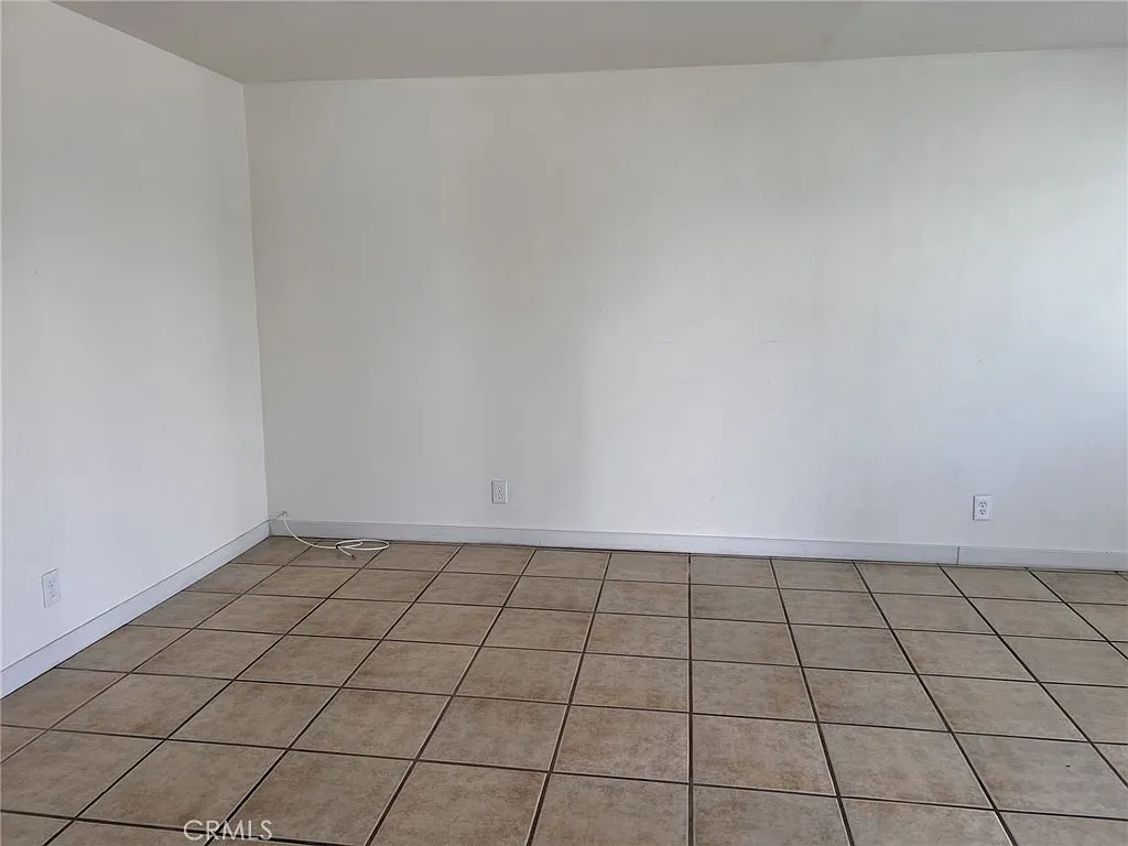 2 bed, 858 sqft, $2,400 — Photo 4
