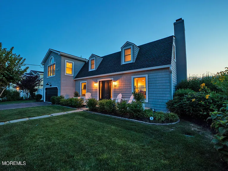340 Bay Ln — Photo 16