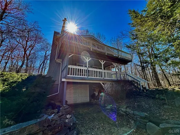 9496 Juniper Dr, Tobyhanna, PA 18466