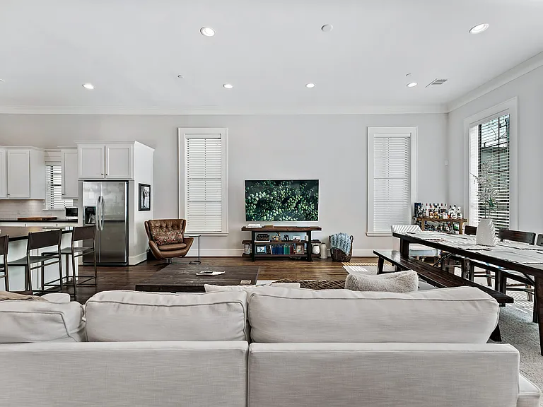 1504 Knox St — Photo 16