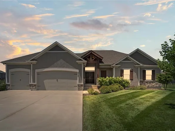 4720 NE Gateway Dr, Lees Summit, MO 64064