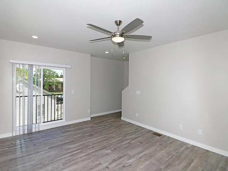 1030 Belford Ave — Photo 13
