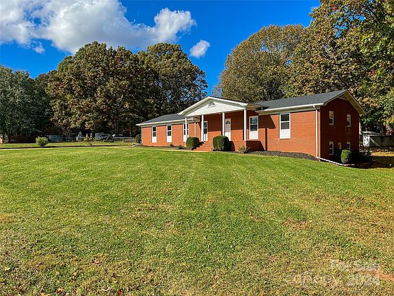2nd image of 114 Bass Ln