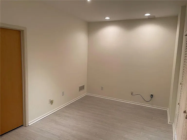 1325 Peachtree Vw NE — Photo 16