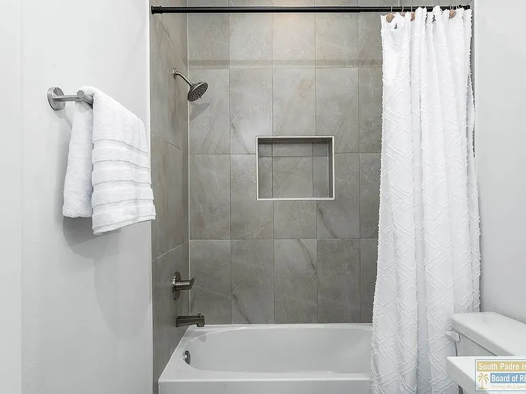 18 N Bay Hill Dr — Photo 27