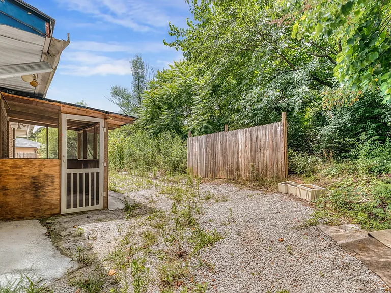 2116 S Roane St — Photo 35