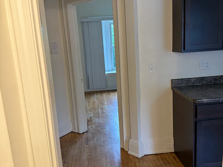 619 E Pleasant St — Photo 5