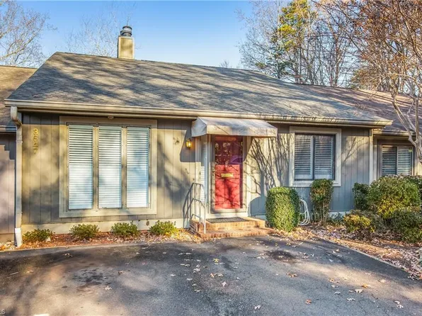 3647 Crooked Oak Ln, Winston Salem, NC 27106