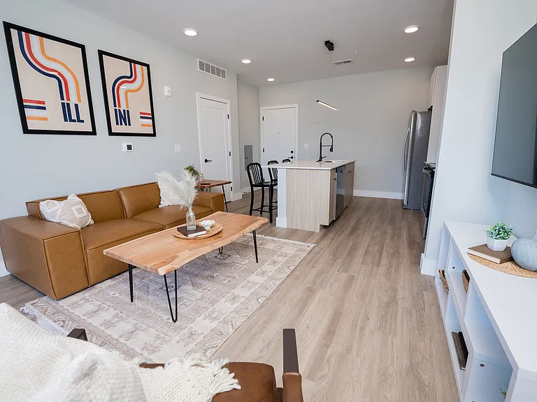 60 E Green St #212 — Photo 2