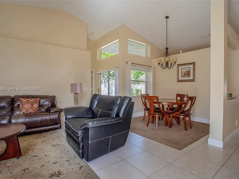 614 Stanton Ln — Photo 8