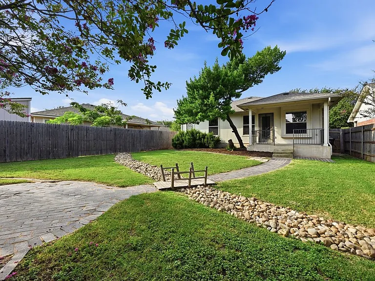 920 Coronation Way — Photo 25