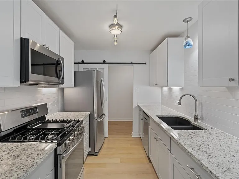 8907 Creekmont Cv — Photo 3