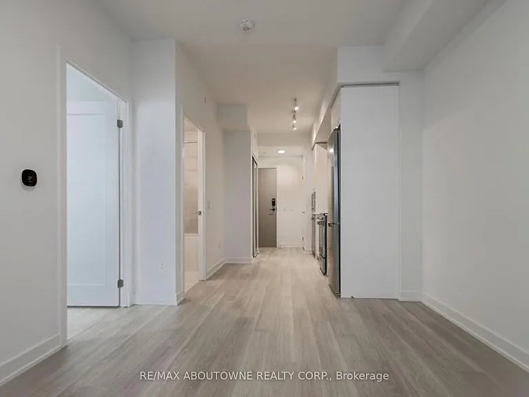 5105 Hurontario St #1410 — Photo 5