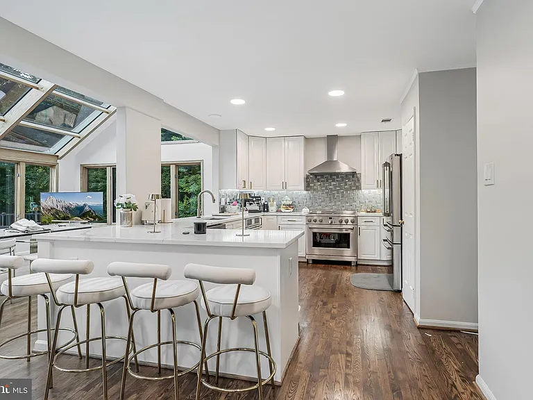 8424 Holly Leaf Dr — Photo 10