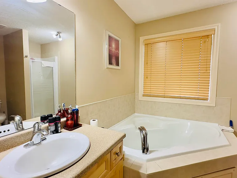 4609 163a Ave NW — Photo 16