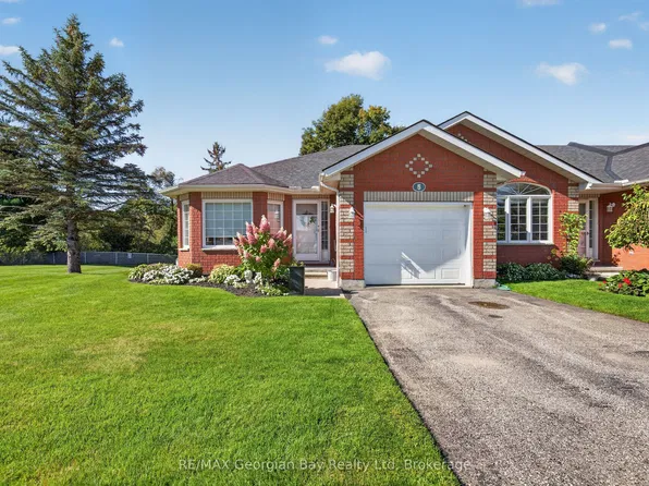 90 Thompsons Rd #5, Penetanguishene, ON L9M 2H1
