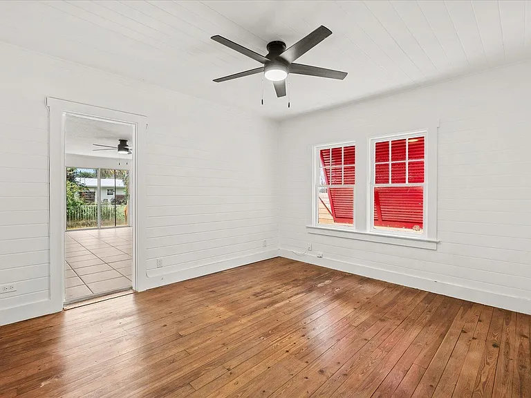 705 SE Stypmann Blvd — Photo 13