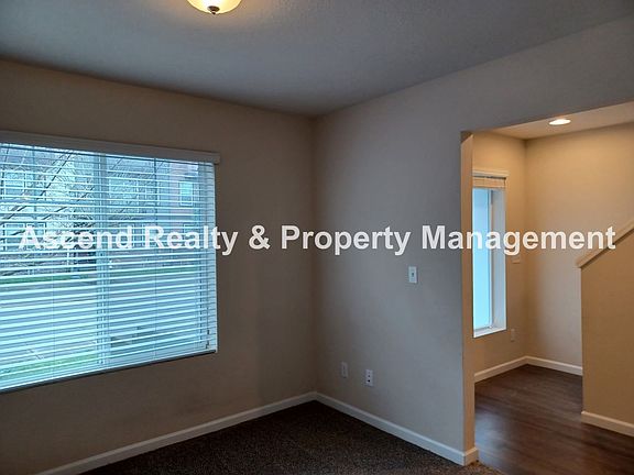 2nd image of 3156 SE Brookwood Ave