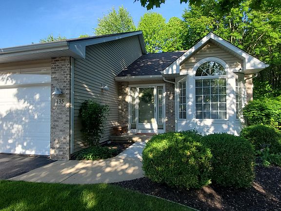 3rd image of 135 Rose Ct