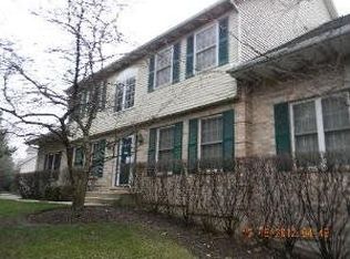 1491 Laurel Oaks Dr, Streamwood, IL