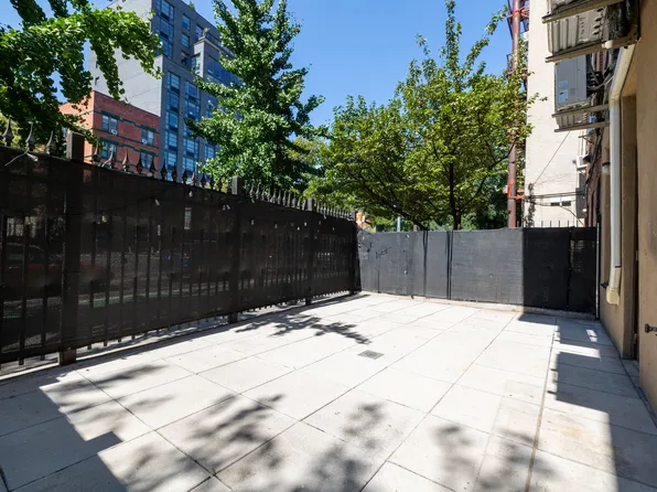 243 E 2nd St APT 1B, New York, NY 10009