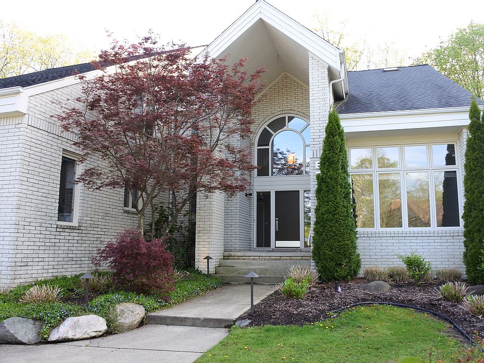 FRONT OF THE HOUSE