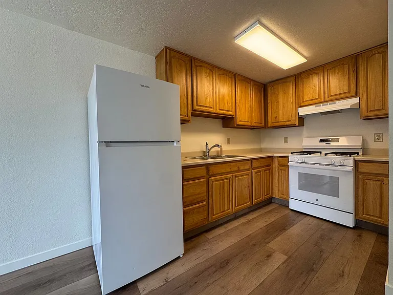 204 W Del Norte St #A-D — Photo 3