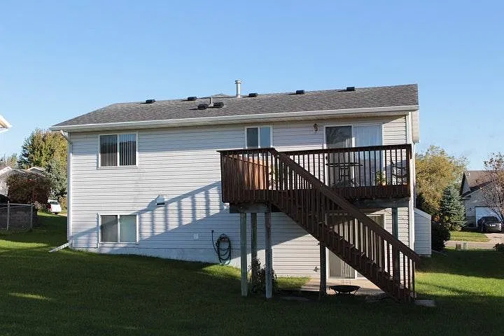 4 bed, 1957 sqft, $2,200 — Photo 2