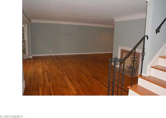 5th image of 23506 Beachwood Blvd