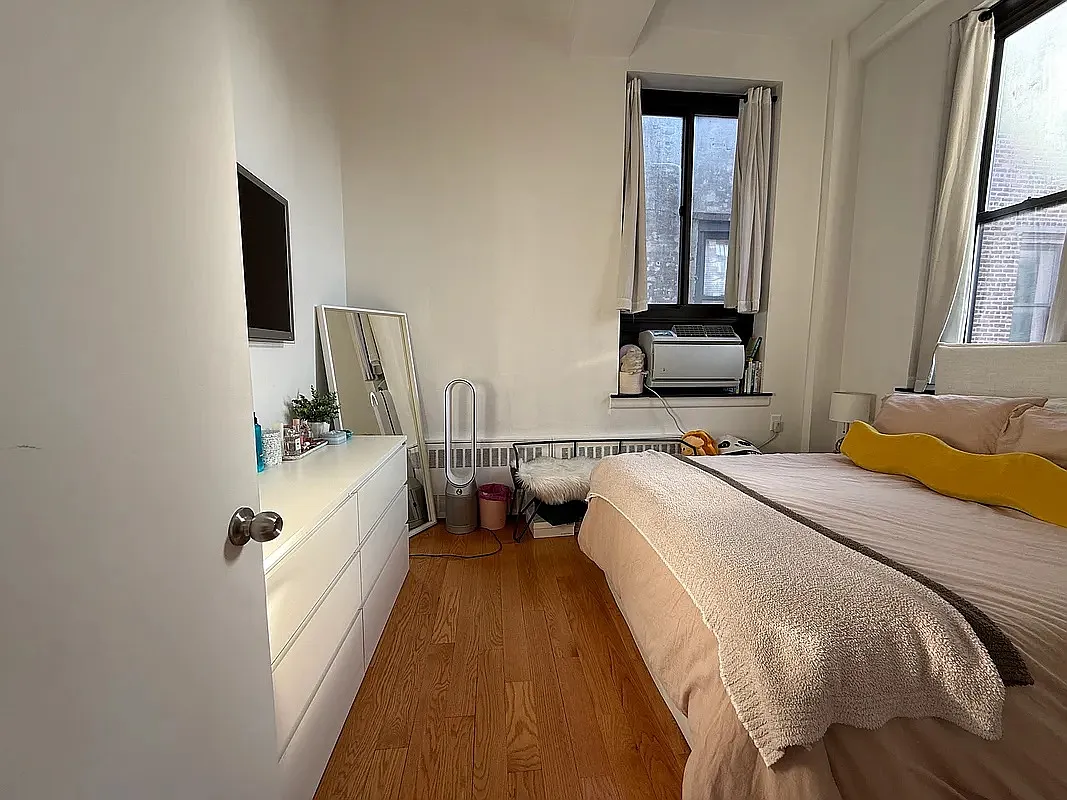 12 East 22nd Street — Photo 2