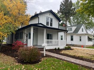 1207 Park Row St, Lake Geneva, WI 53147