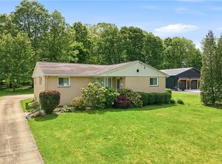 275 S Crescent Dr, Hermitage, PA 16148