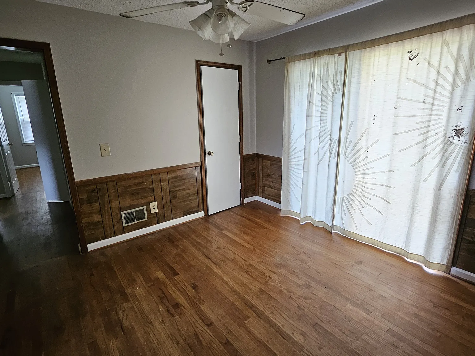 3 bed, 1.5 bath, 1032 sqft, $1,750 — Photo 3