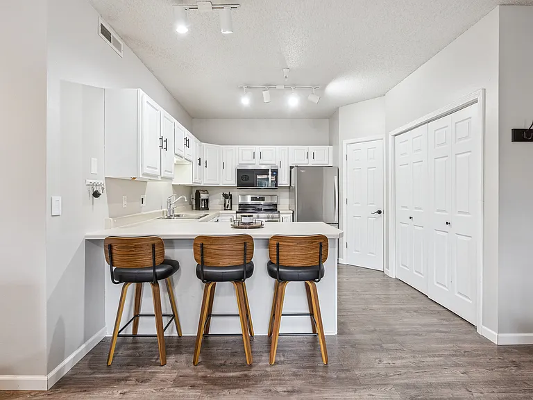 80 Circle Dr #5 — Photo 10