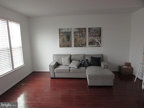 4th image of 7906 Erinvale Ln
